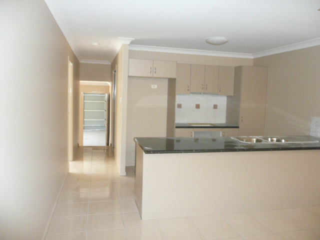 FOUR BEDROOM Duplex in Hawthorne Esate Picture 3