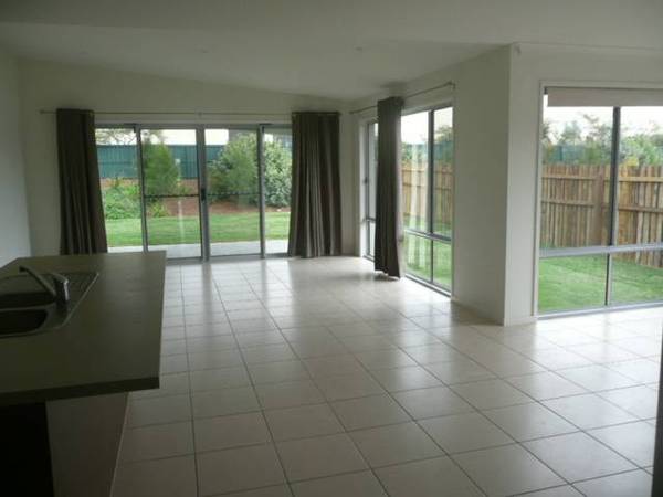 Brand New Extra Spacious Designer Home Picture 3