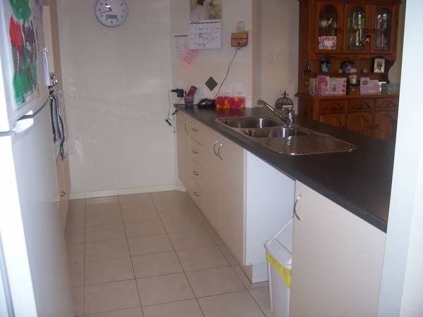 4 Bedroom Home in EDGEWATER ESTATE Picture 2