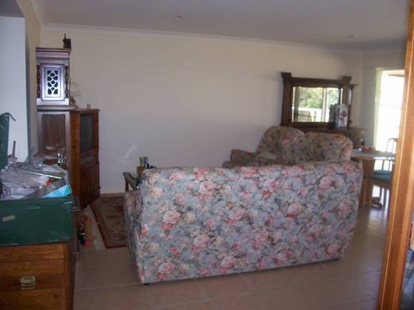 <b>Four bedroom </b>LOVELY HOME READY TO MOVE INTO Picture
