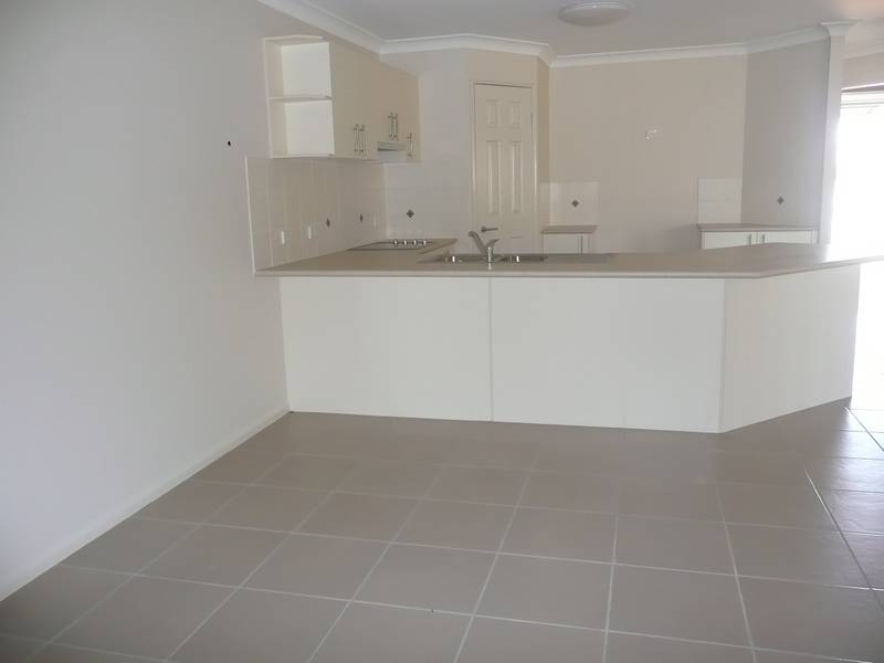 HOP SKIP &
A JUMP TO SHOPS, SCHOOLS AND PARK Picture 3