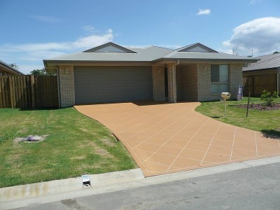 HOP SKIP &
A JUMP TO SHOPS, SCHOOLS AND PARK Picture