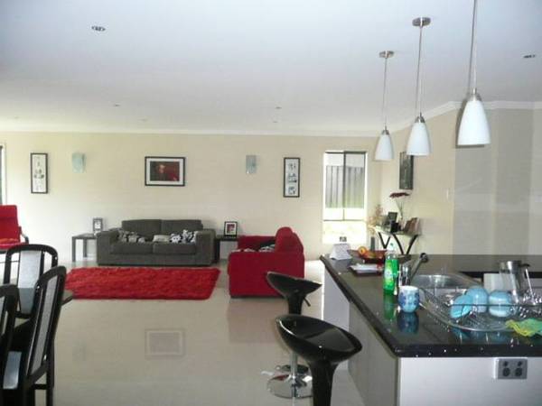 COOMERA WATERS RETREAT Picture 3