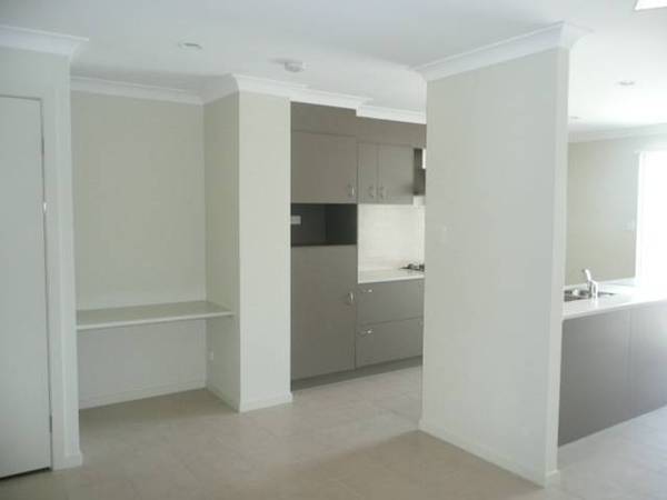 <b>Easy to maintain Three (3) bedroom townhouse </b> Picture