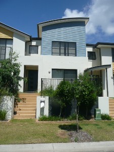 THREE BEDROOM TOWNHOUSE EDGEWATER ESTATE Picture