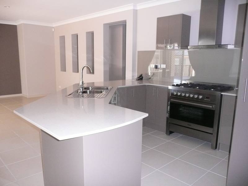 BEAUTIFUL EXECUTIVE STYLE HOME Picture 2