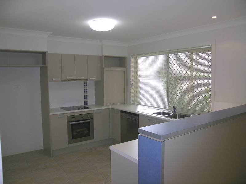 RARE OPPORTUNITY - 12 YEAR LEASE AT $440 PER WEEK..!!! Picture 2