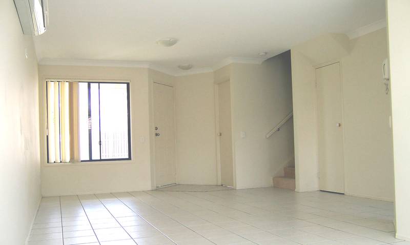 PRICED TO RENT QUICKLY !!! STOP LOOKING !!! YOU'VE FOUND IT !!! Picture 2