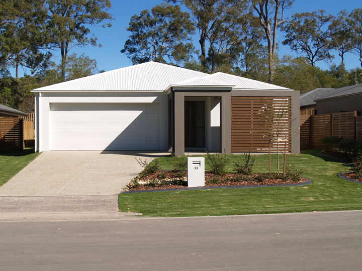 OUTSTANDING HOME OPPOSITE PARK Picture 1