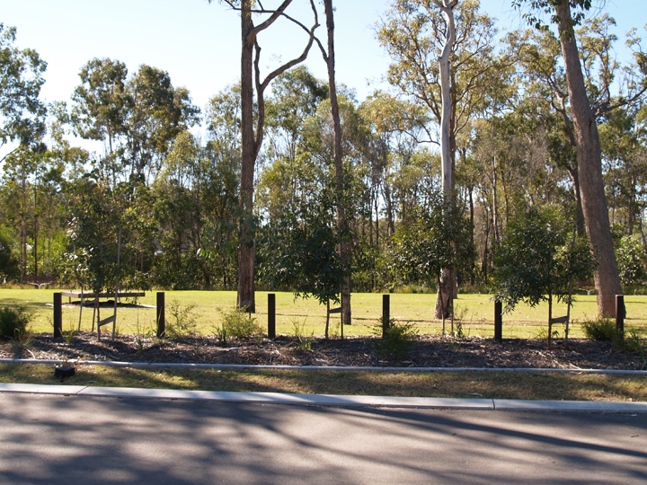 OUTSTANDING HOME OPPOSITE PARK Picture 2