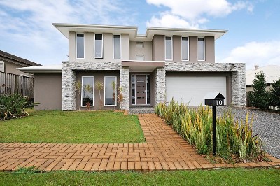 LIVE LIKE ROYALTY IN THIS BEAUTIFUL HOME Picture