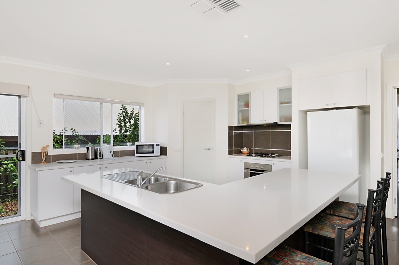 LIVE LIKE ROYALTY IN THIS BEAUTIFUL HOME Picture 2