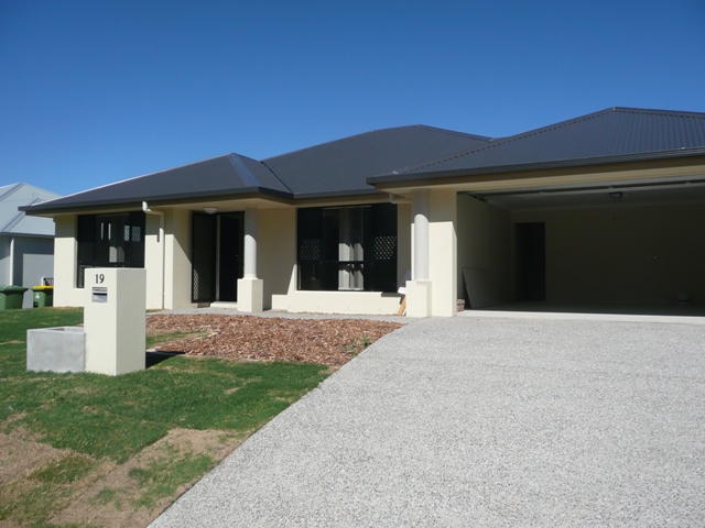 BIG SKY ESTATE - 3 WEEKS FREE RENT Picture 1