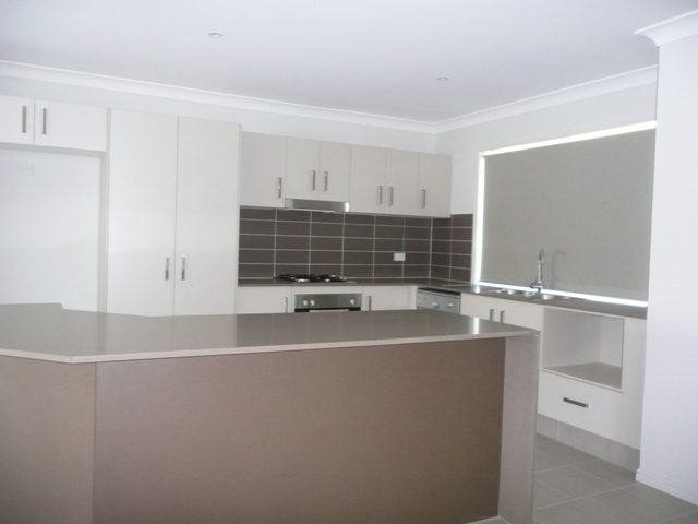 BRAND NEW 2 STORY 5 BEDROOM HOME Picture 3