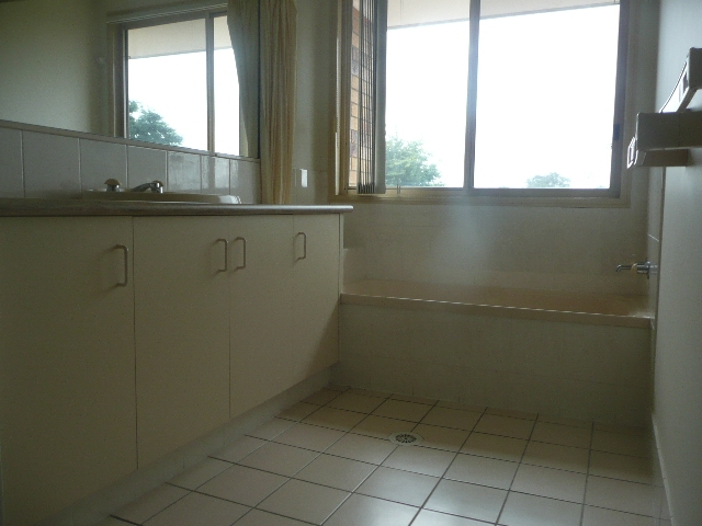 COOMERA TOWNHOUSE Picture 3