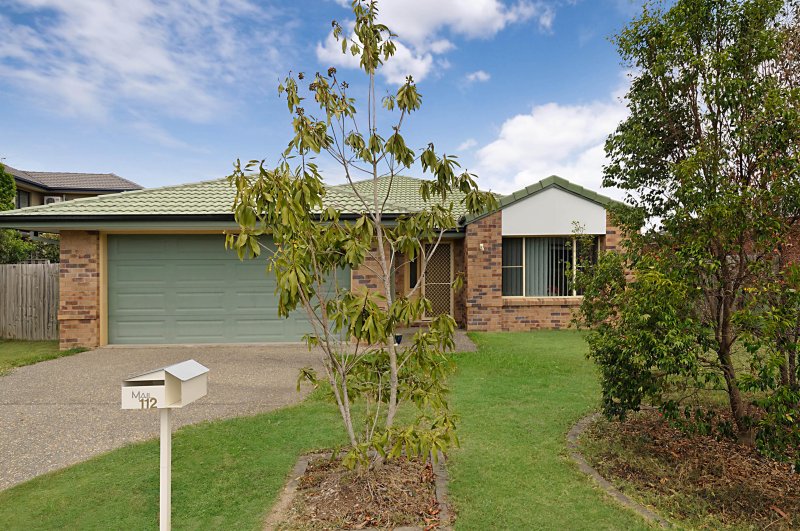 Side Access, 2 Large Living Areas, Spacious Bedrooms.. Picture 1