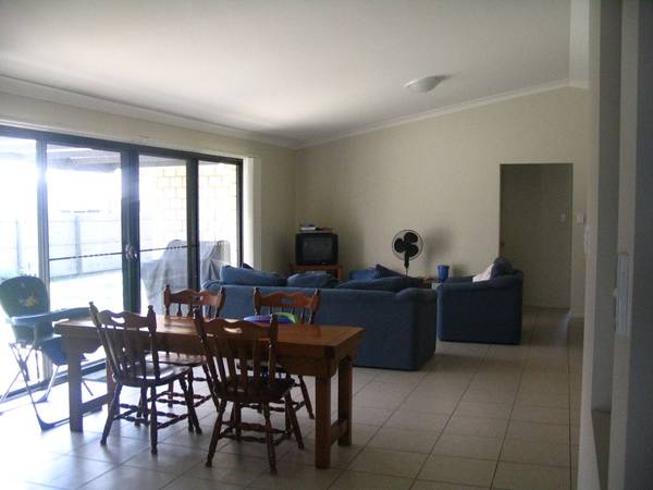 5 MIN WALK TO SCHOOLS Picture 1