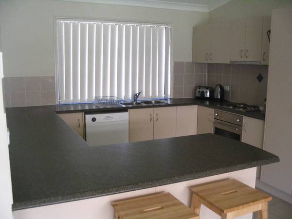 5 MIN WALK TO SCHOOLS Picture 2