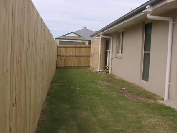 FIRST WEEK RENT FREE Picture 3