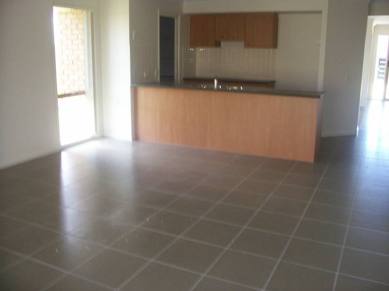 Large<b> FOUR BEDROOMS </b> Inspection welcome Picture 2