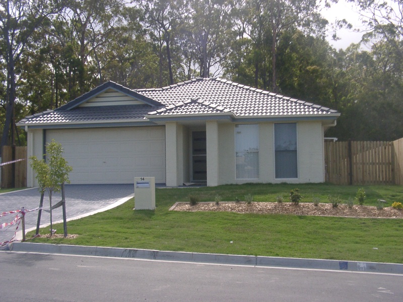 WOW! Great 4 Bedroom home available for Christmas Picture 1