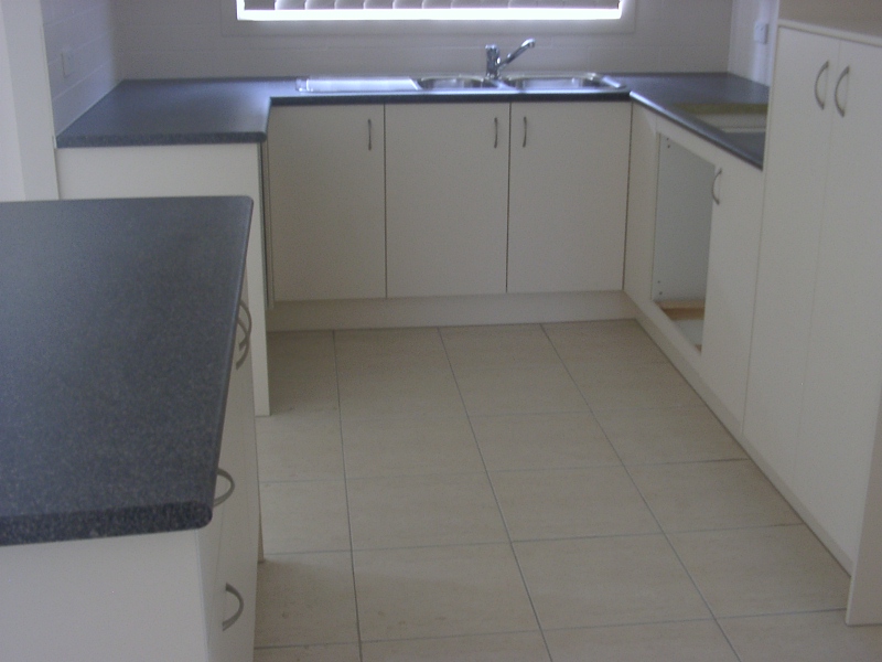 WOW! Great 4 Bedroom home available for Christmas Picture 2