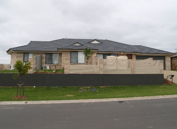 UPPER COOMERA DUPLEX Picture 2