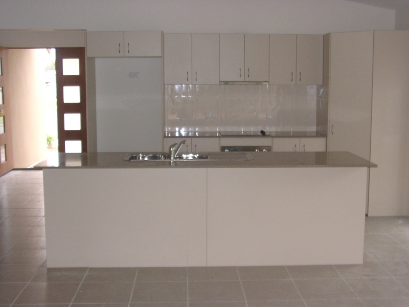 LARGE (4) BEDROOM FAMILY HOME in Coomera Downs Estate Picture 3