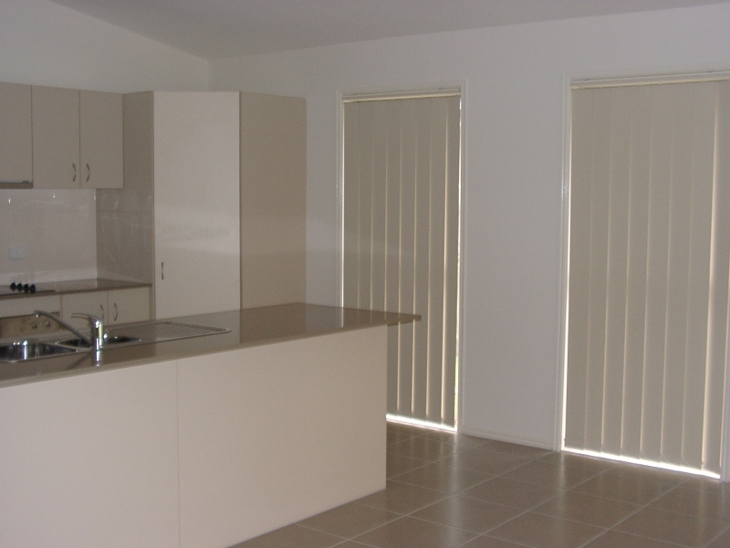 LARGE (4) BEDROOM FAMILY HOME in Coomera Downs Estate Picture 2