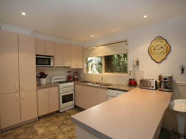 OUTSTANDING OPPORTUNITY! Picture 2