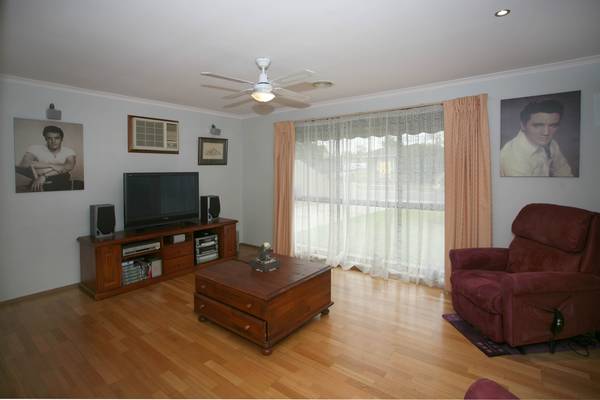 YOUR ATTENTION PLEASE! Picture 2