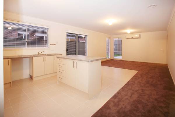 Stylish, Low Maintenance Living! Picture Stylish, Low Maintenance Living! Picture