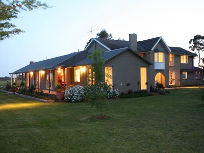 Superbly Renovated Residence On 9 Glorious Acres Picture