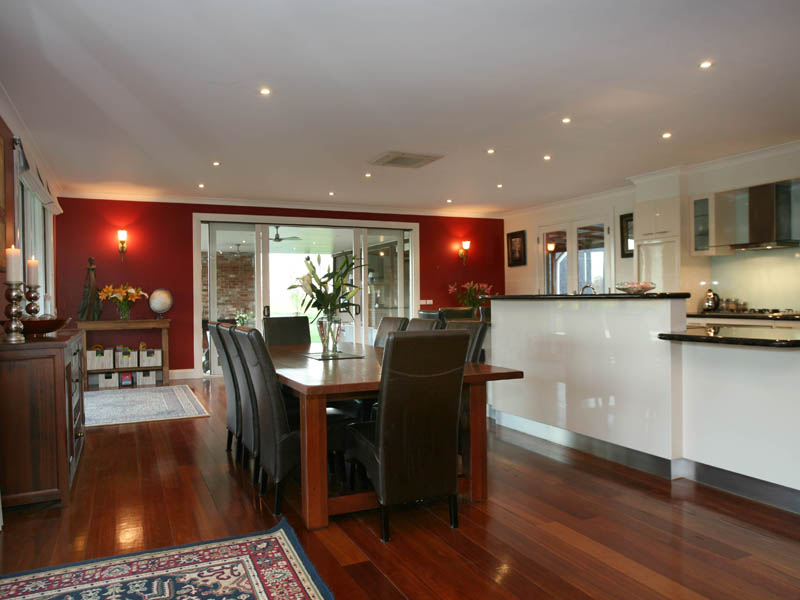 Superbly Renovated Residence On 9 Glorious Acres Picture 3