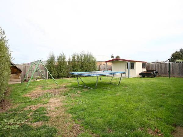 COLONIAL CHARM WITH A MODERN TOUCH Picture