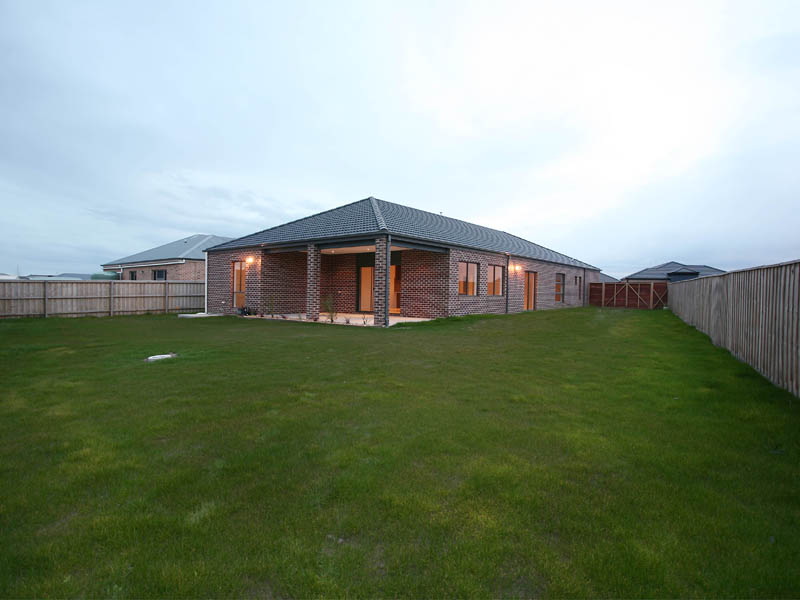 Brand New 5 Bedroom Home On 1/4 Acre Block Picture 2