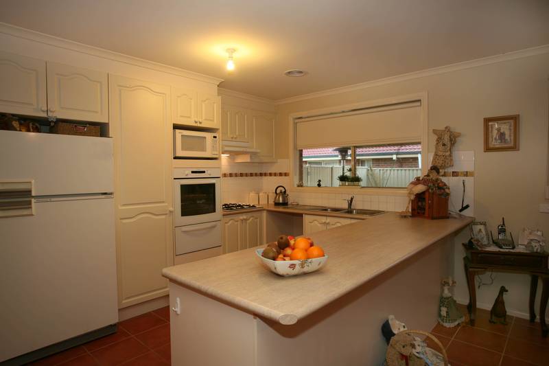 SPACIOUS, MODERN & FAMILY FRIENDLY Picture 3