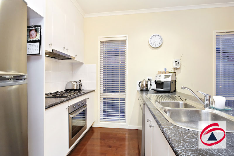 A TIDY LAKESIDE PACKAGE Picture 2