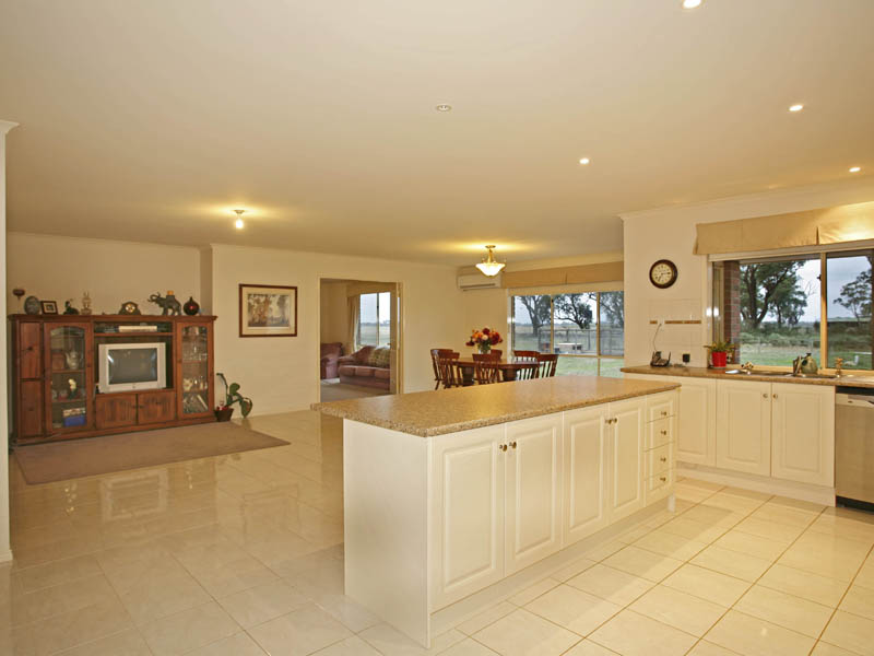 Quality all the way on 5 Glorious Acres! Picture 3