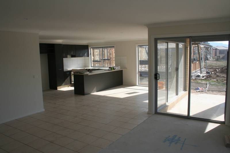 MODERN, SPACIOUS & LOW MAINTENANCE! Picture 3
