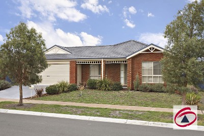 LIFESTYLE ON OFFER, LAKESIDE! Picture