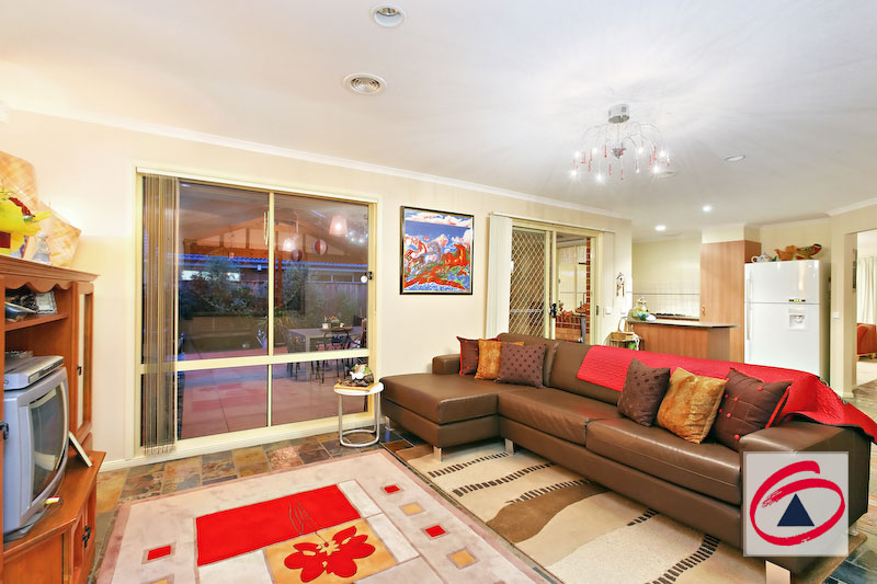 MAKE YOURSELF AT HOME... Picture 3