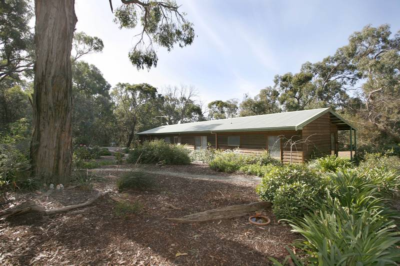 ROOM FOR ALL THE FAMILY? YOU BET! Picture 1