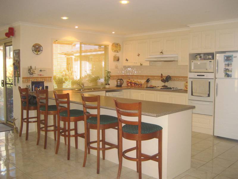 CLOSE TO SHOPS, SCHOOLS AND THE FREEWAY Picture