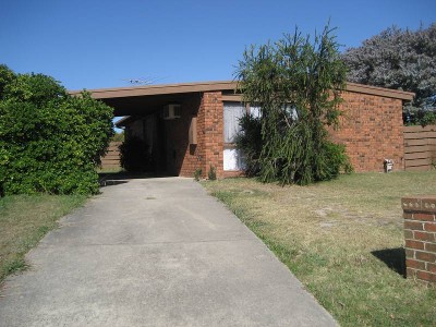 Walking Distance to the Main Street and Public Transport Picture Walking Distance to the Main Street and Public Transport Picture