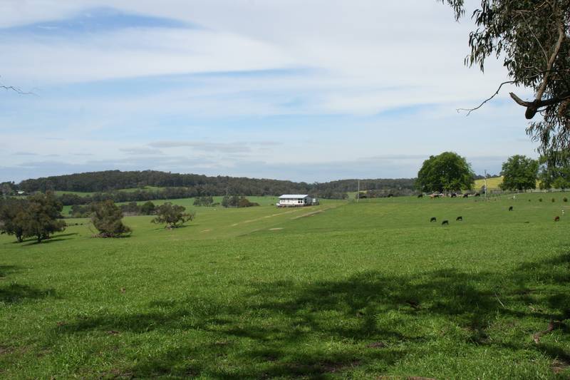 "PRIVACY, PEACE AND SECLUSION IN TONIMBUK" Picture 2