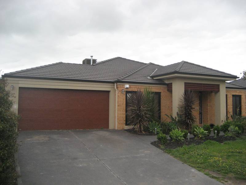 LAKESIDE ESTATE!! Picture 1