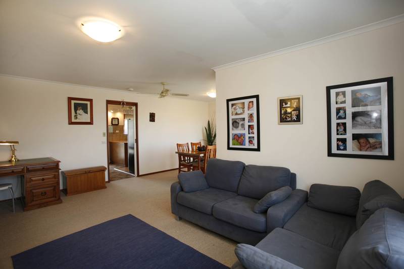 "SUPERB POSITION, SUBERB PRESENTATION" Picture 3