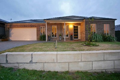 "LIGHT FILLED, LIFESTYLE LOCATION" Picture