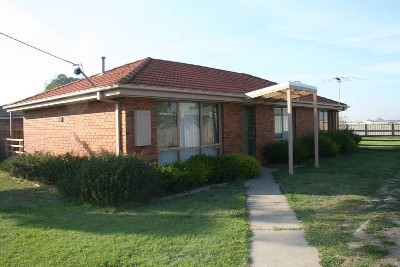 CLOSE TO THE TRAINSTATION & SHOPS! Picture CLOSE TO THE TRAINSTATION & SHOPS! Picture